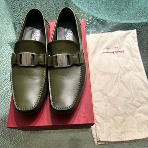 Size-10.5 Salvatore Ferragamo Sardegna Leather Driver Forest Green